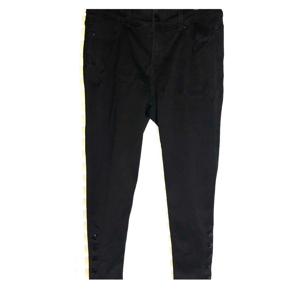 Melissa McCarthy Seven Black crop jeans w/buttons